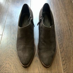 NWOT Violet & Red low-cut booties